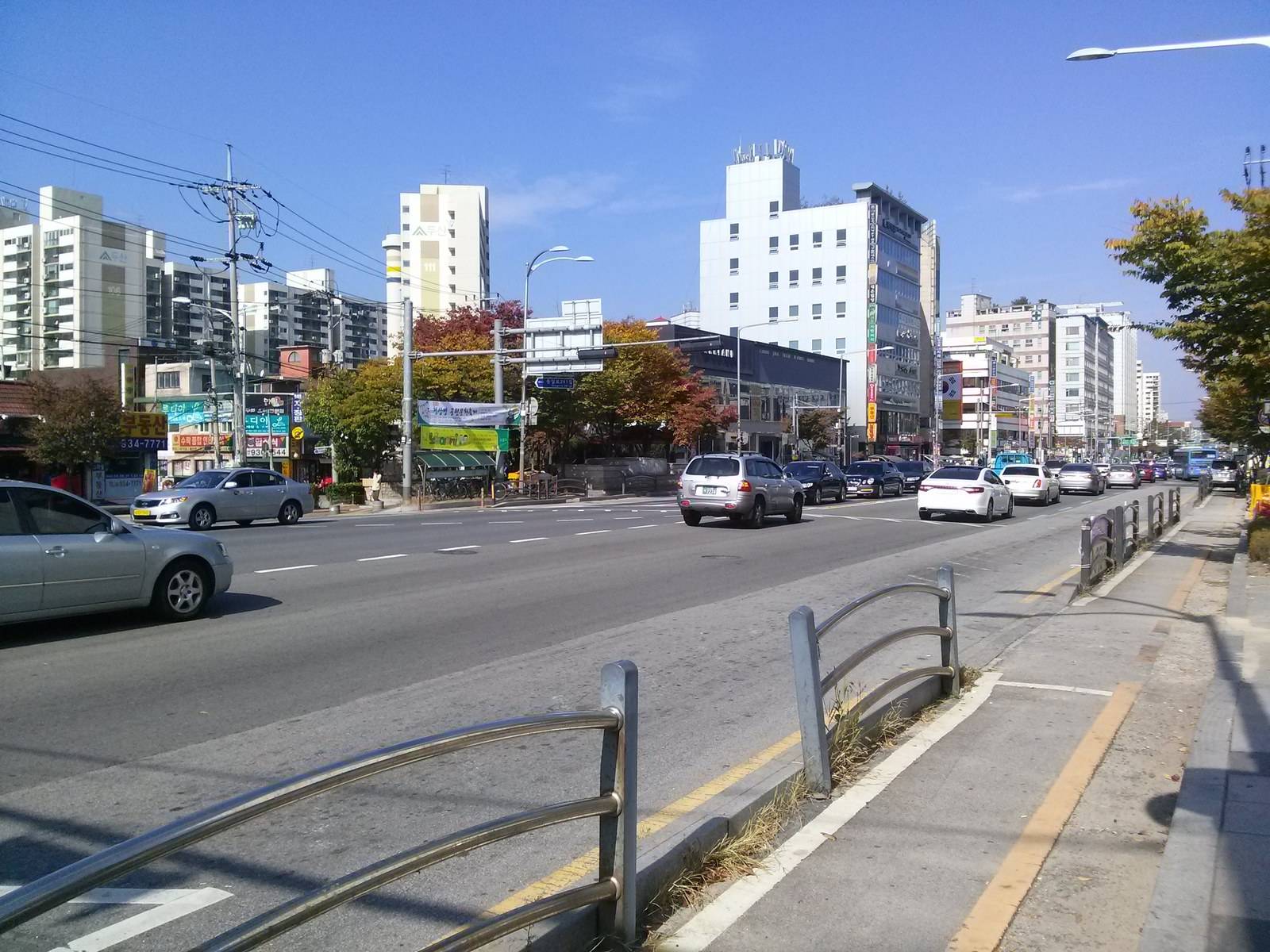 Dongil-ro street, Seoul (location photo, not a drama still)