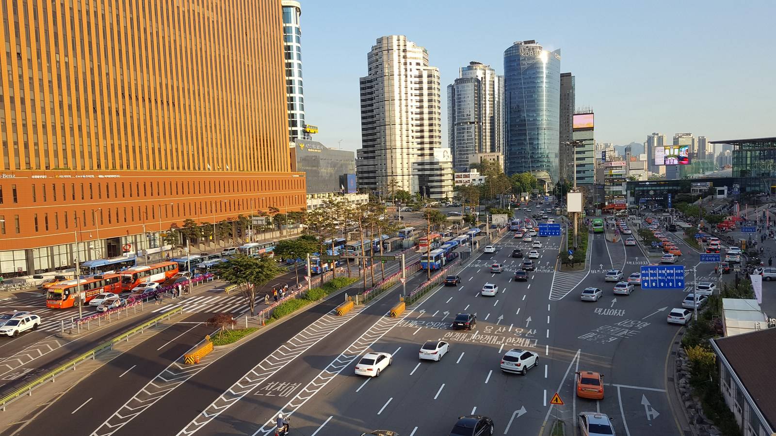 Hangang-daero near Seoul Station, Seoul (location photo, not a drama still)