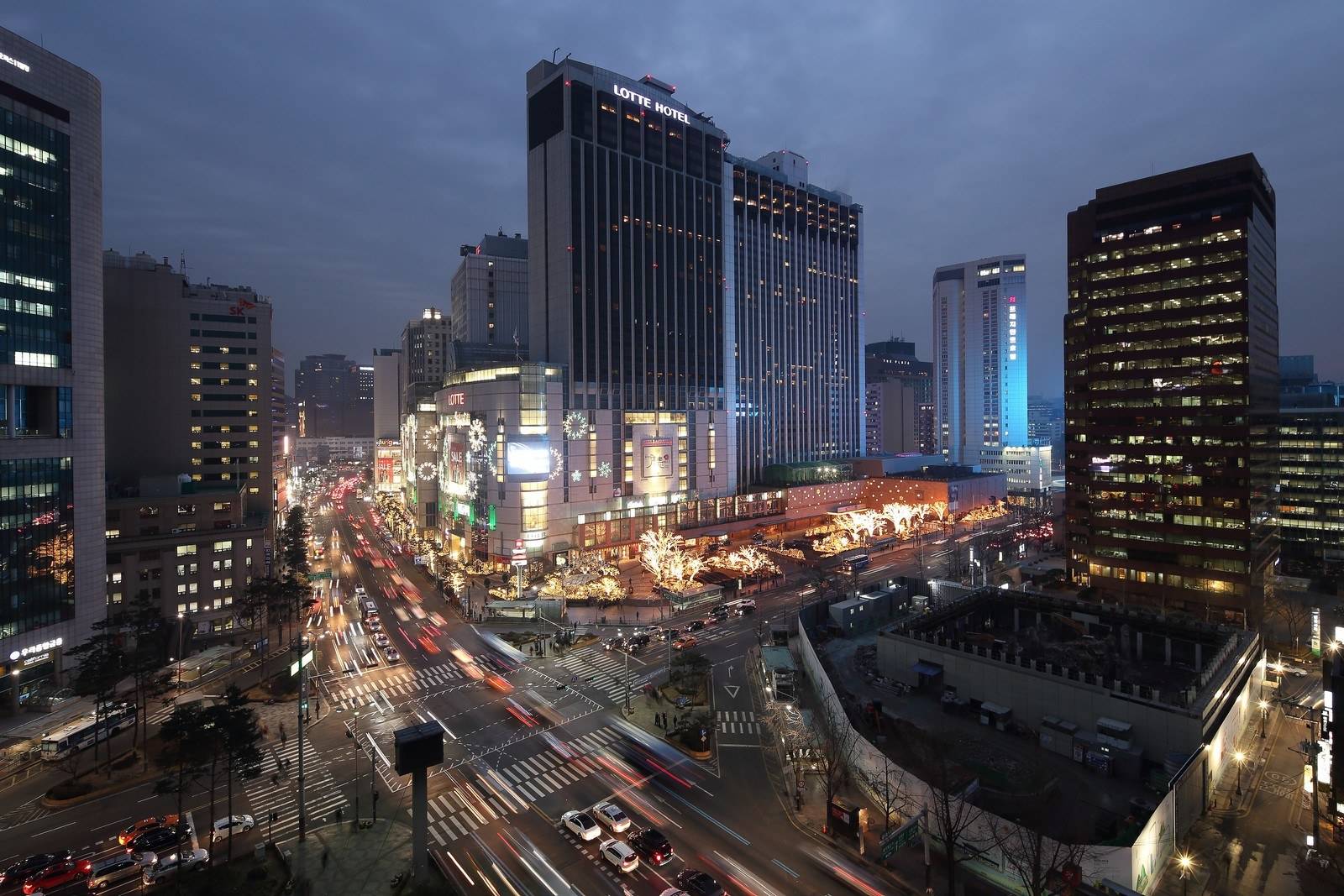 Lotte Hotel Seoul at night, Seoul (location photo, not a drama still)