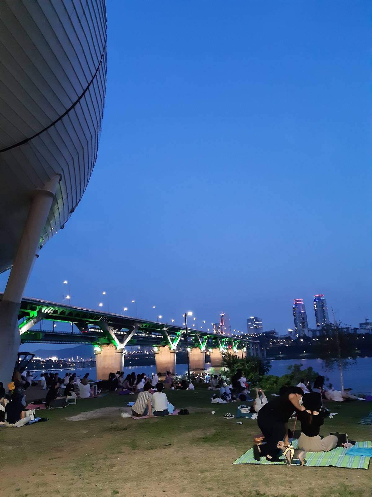 Cheongdam Bridge at night, Seoul (location photo, not a drama still)