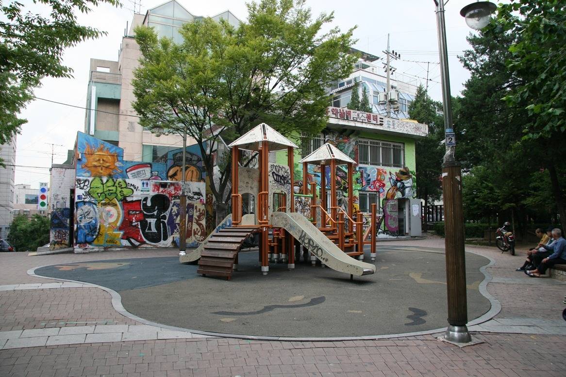 Hongdae Playground with graffiti wall (location photo, not a drama still)