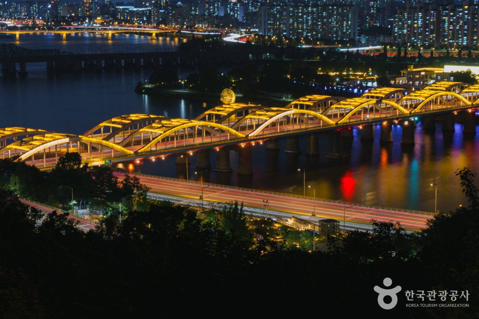 Dongjak Bridge, north end, Seoul (location photo, not a drama still)