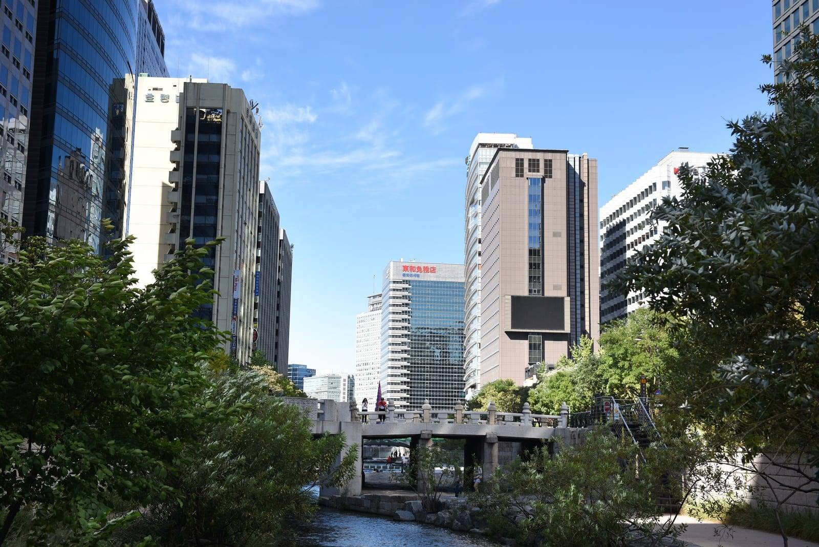 Gwangtonggyo Bridge over Cheonggyecheon, Seoul (location photo, not a drama still)