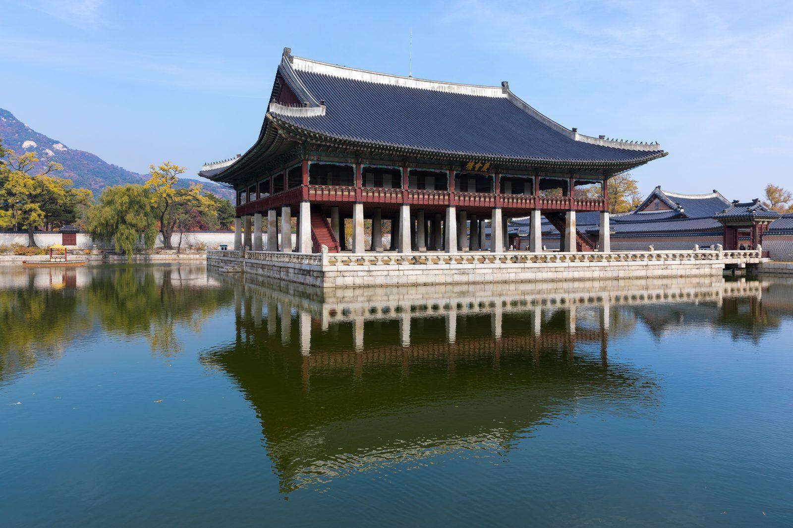 Gyeonghoeru Hall at Gyeongbokgung Palace, Seoul — a Single in Seoul filming location (location photo, not a drama still)