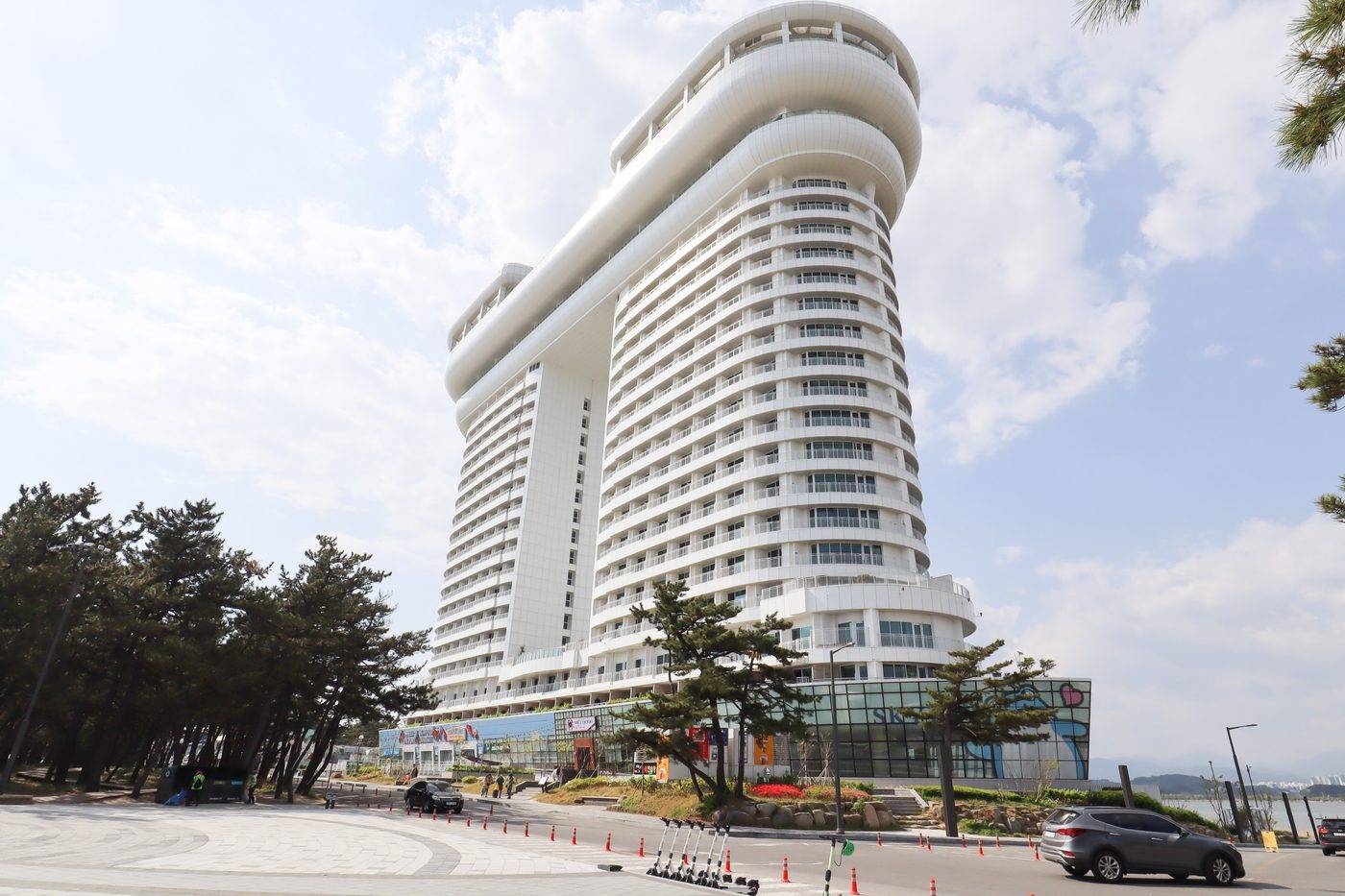 Golden Tulip Skybay Hotel exterior, Gyeongpo, Gangneung (location photo, not a drama still)