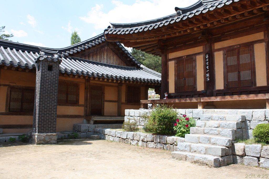Hanhakchon traditional buildings at Keimyung University (location photo, not a drama still)