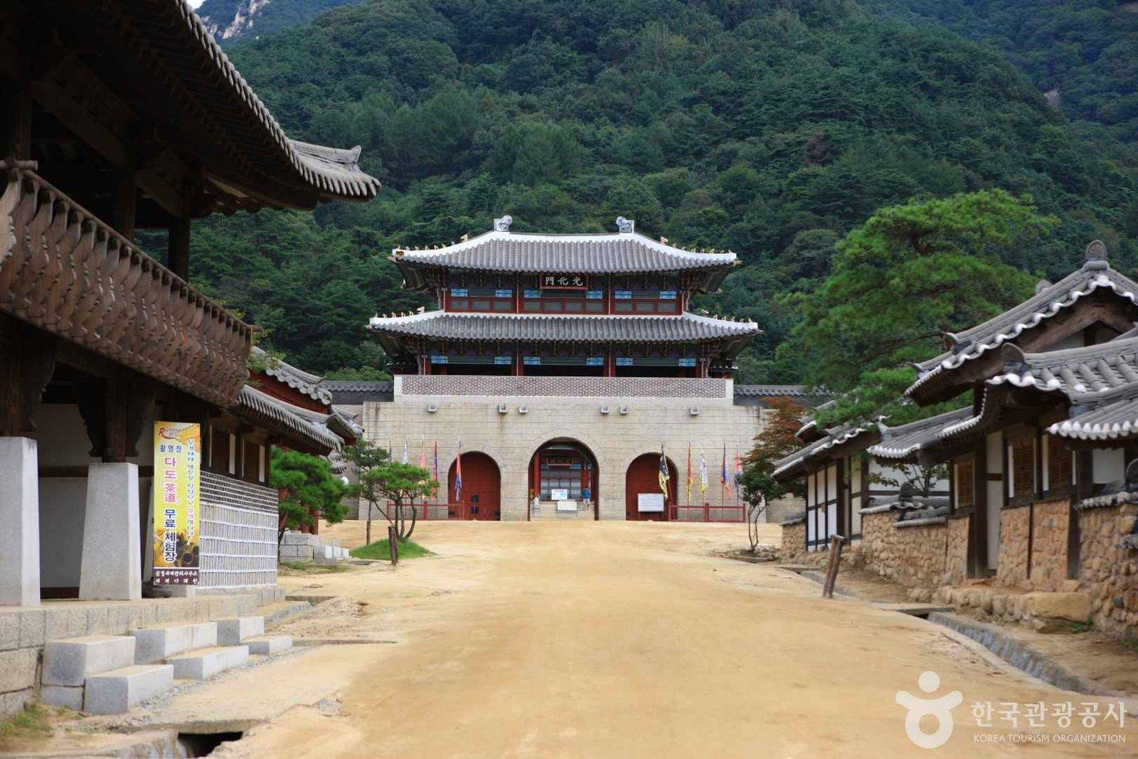 Mungyeongsaejae Open Set, Mungyeong (location photo, not a drama still)