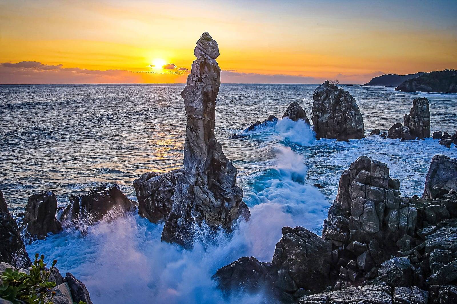 Chuam Beach and Candlestick Rock, Donghae (location photo, not a drama still)